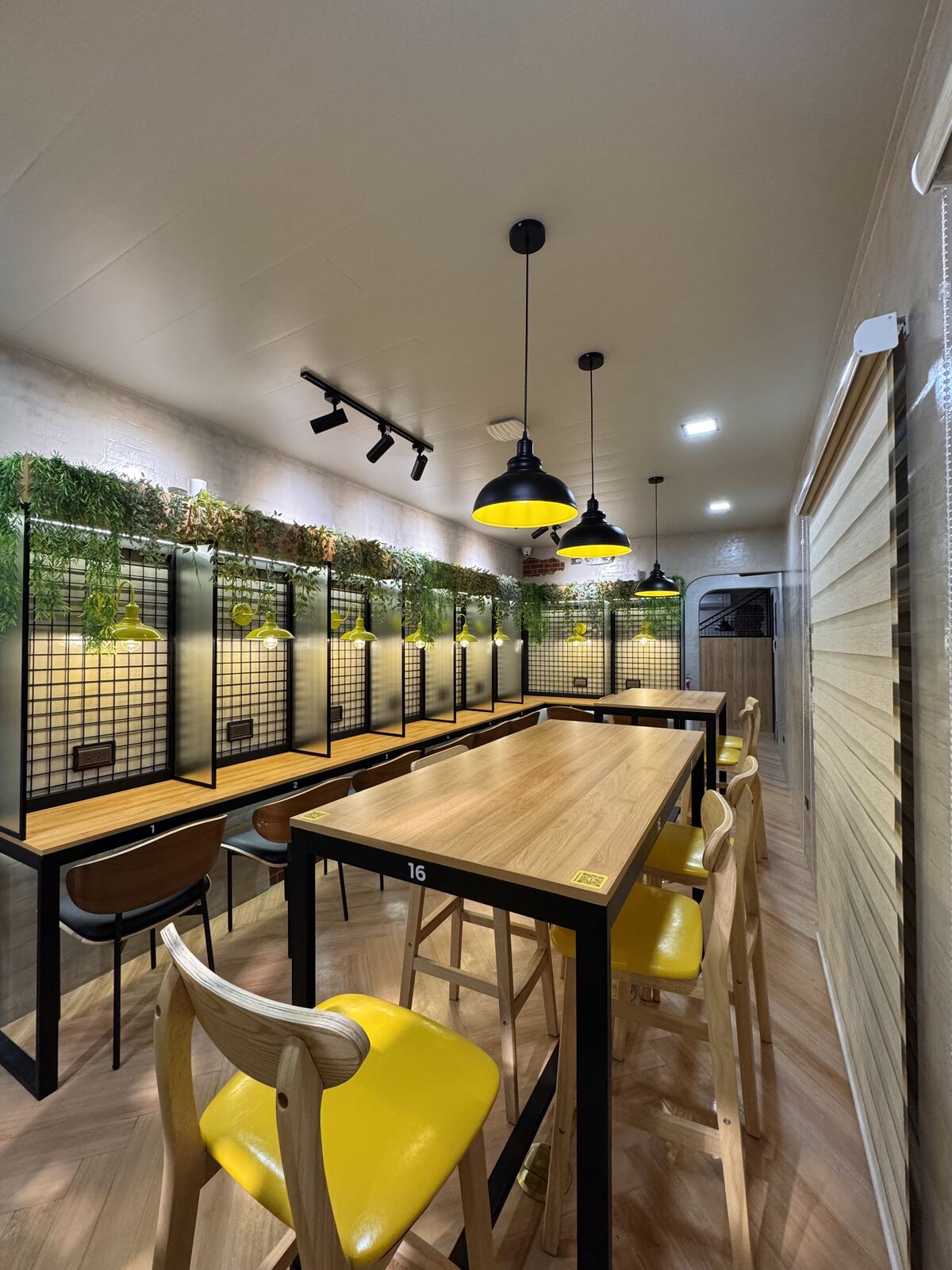 Open seating desks at Kataid